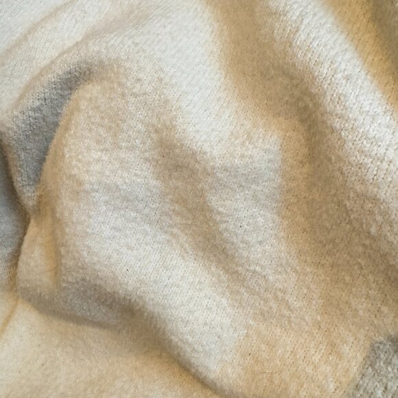 Oversized Soft Elizabeth & James Baggy Cream Comfy Sweater - Picture 9 of 9